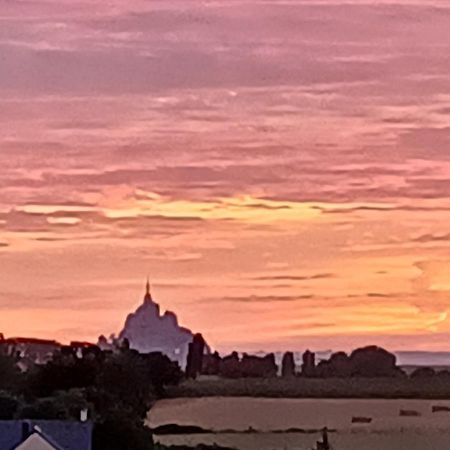 Appartement Lu'Ermael Avec Vue Mont Saint Michel Courtils Kültér fotó